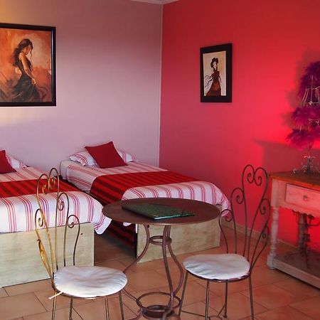 Hotel Le Relais Du Luberon Maubec  Habitación foto
